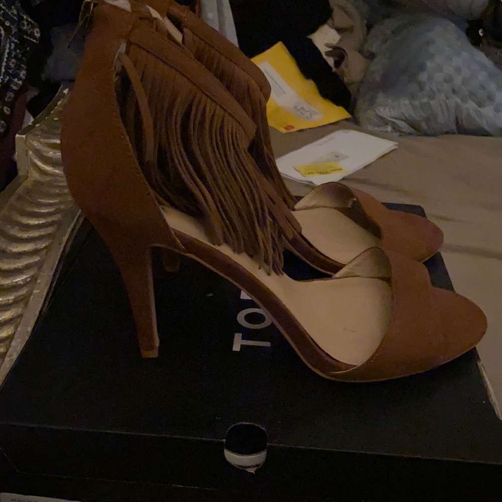 Tan cute heels
